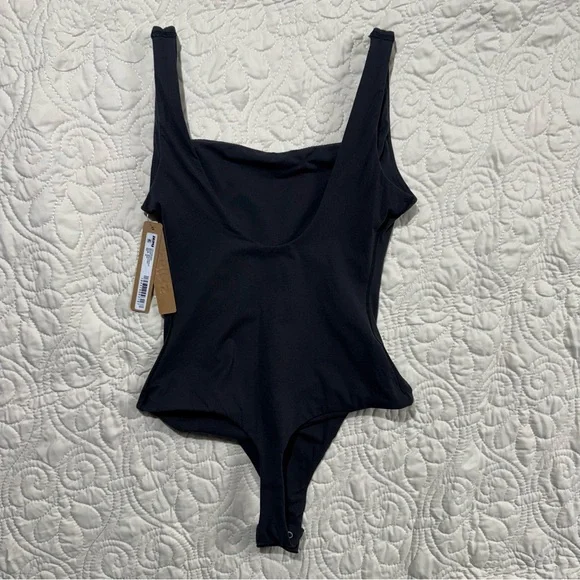 Skims Fits Everybody Square Neck Bodysuit - Picture 4 of 8